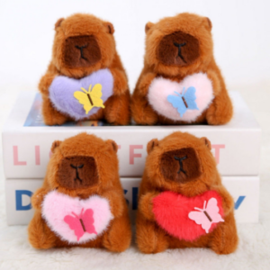 Brelok z capybara, dwa pierścionki